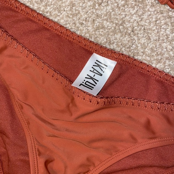 Brown Textured Bikini Set with Ribbed Pattern - Picture 4 of 4